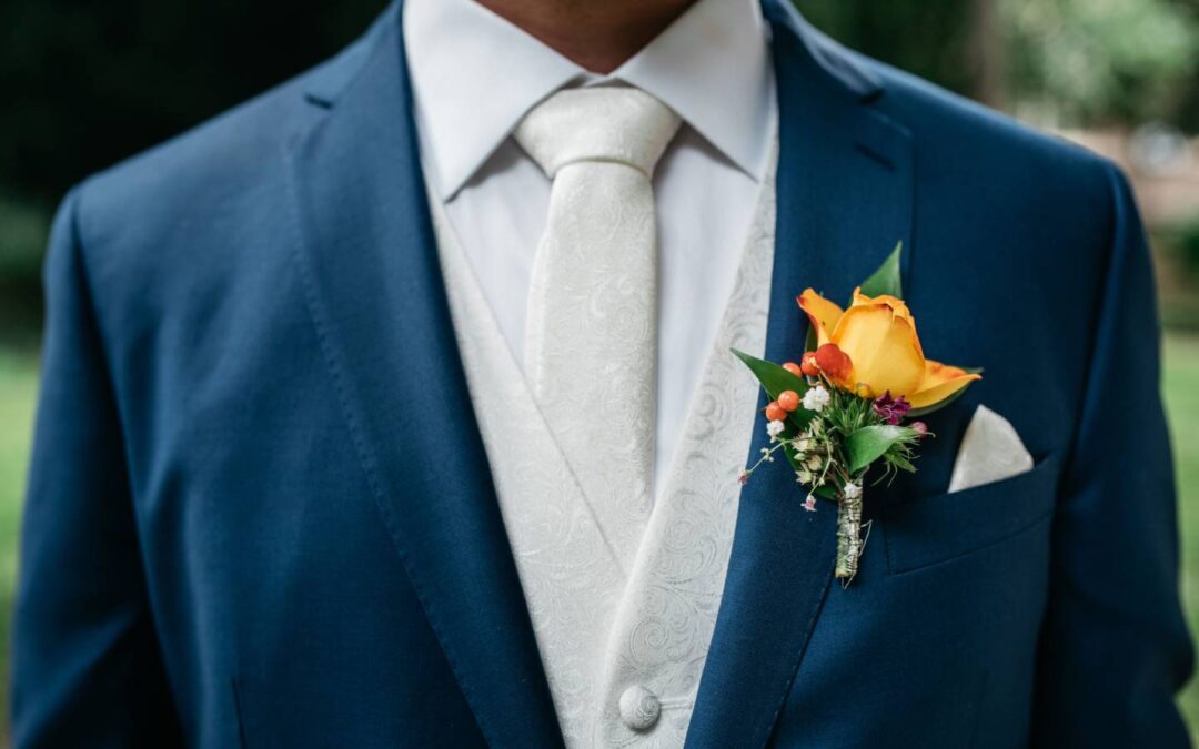 Butonierka – elegancki dodatek do męskiego stroju